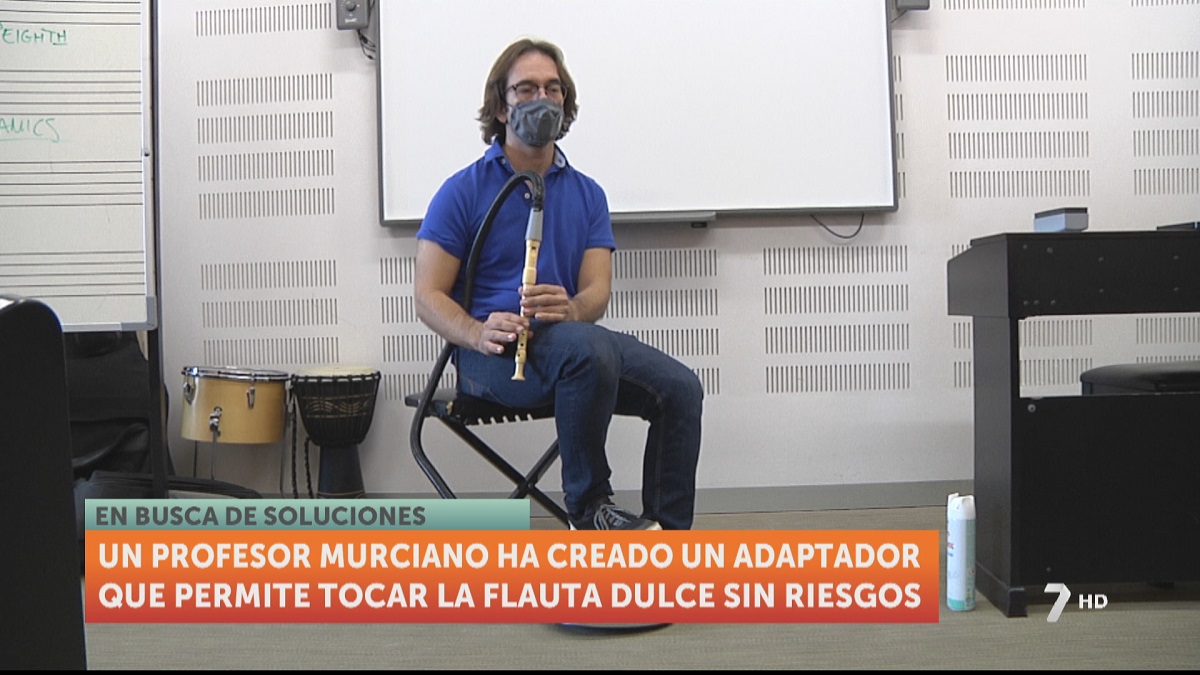 Un Profesor De Lorca Inventa Un Adaptador Para Tocar La Flauta Sin Riesgo De Contagios 7tv