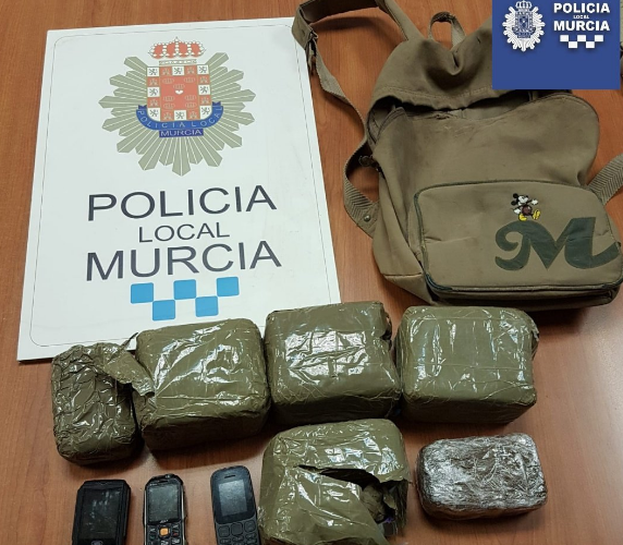 Detenidos dos hombres con más de 4 kilos de hachís en Los Martínez del Puerto