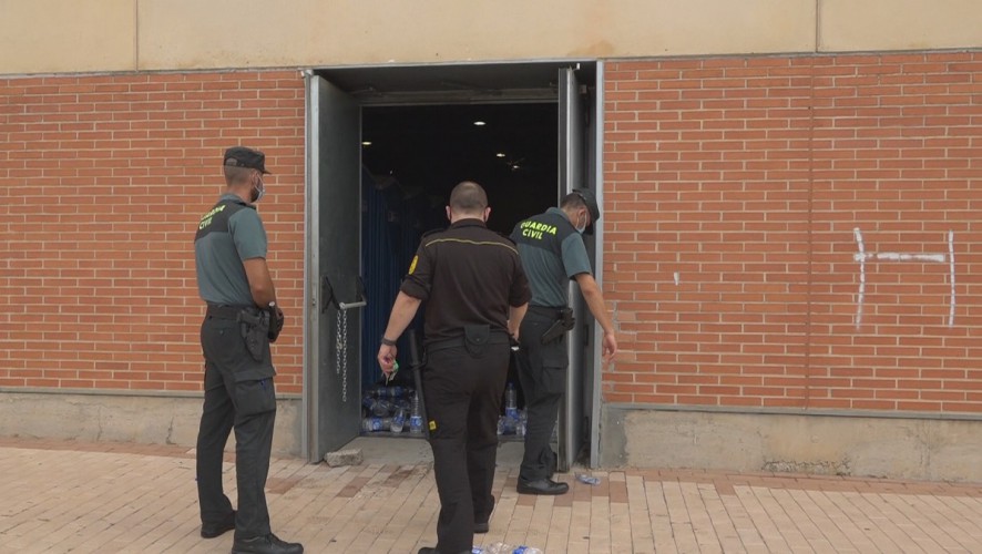 Buscan a 44 de los 59 argelinos fugados esta madrugada del pabellón donde guardaban cuarentena