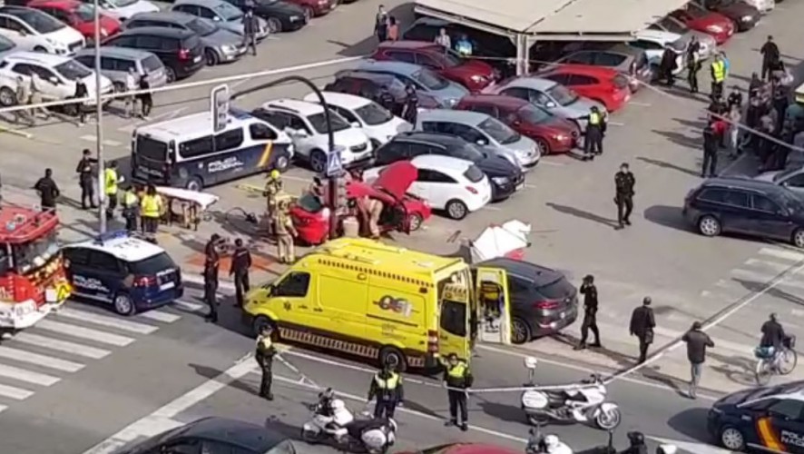 Herida grave una mujer tras una colisión con un vehículo de la Policía Nacional en Murcia