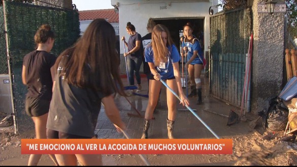 El club de balonmano de Los Alcázares, solidario con sus vecinos