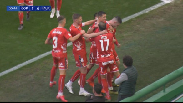 El Murcia perdona y pierde una oportunidad de oro (2-2)