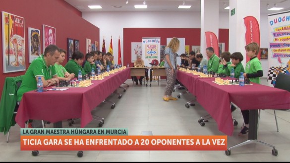 Murcia recibe a la Gran Maestra húngara de ajedrez, Ticia Gara