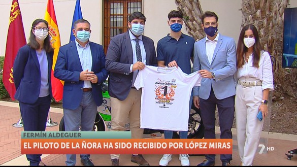 López Miras recibe al piloto FermÃn Aldeguer tras ganar el Europeo de Moto2