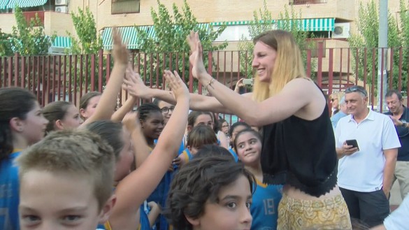 Murcia se rinde a su campeona de Europa de baloncesto, Laura Gil