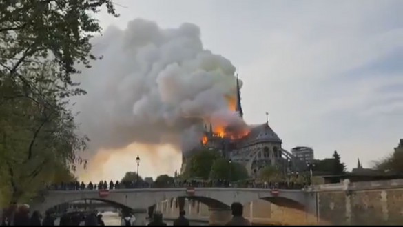 Murcianos en ParÃs, “abatidos y apenados” por la ruina de Notre Dame