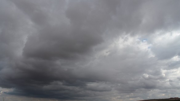 Meteorología mantiene el aviso por lluvias en la Región y alerta de tormentas