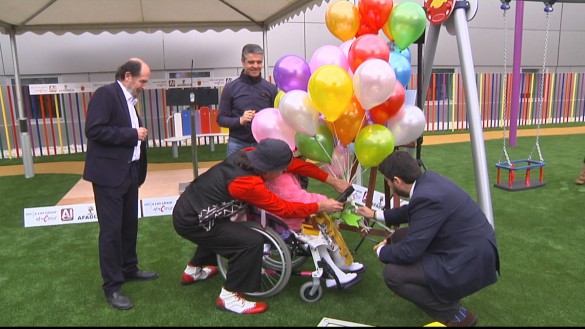 La Arrixaca inaugura un parque infantil financiado con aportaciones solidarias