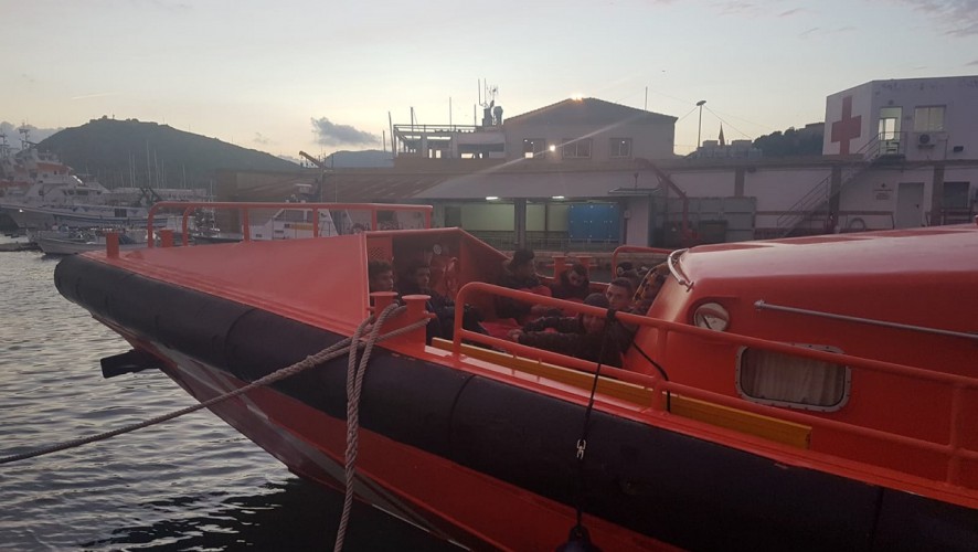 Interceptan 4 pateras con 47 personas a bordo en la costa de la Región