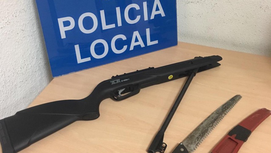 Una niña denuncia en Cieza al exnovio de su madre por amenazar a esta con cortarle el cuello