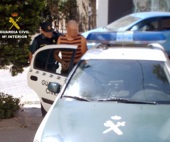 La Guardia Civil detiene a un experimentado delincuente relacionado con una docena de robos en establecimientos
