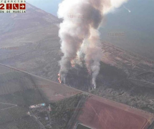 Efectivos del Plan Infomur dan por extinguido el incendio declarado en la Finca Lo Poyo