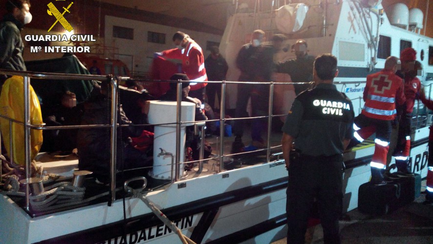 Interceptan tres pateras y 42 inmigrantes en la costa de la Región