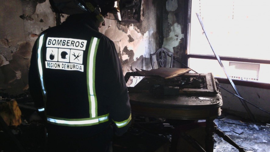 Un hombre de 35 años fallece en Yecla en un incendio de una vivienda