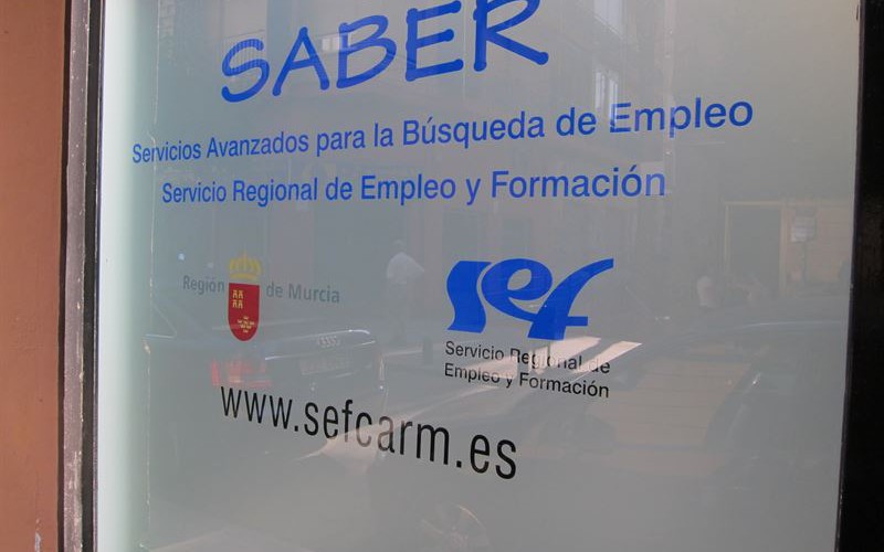 El número de desempleados baja en 1.191 personas en noviembre en la Región