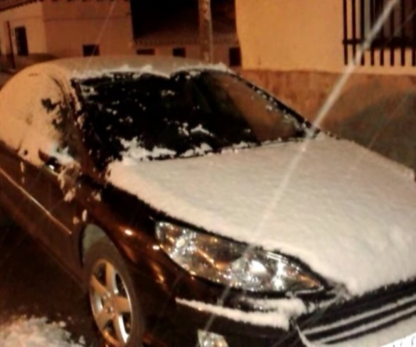 Caen los primeros copos de nieve en la Región