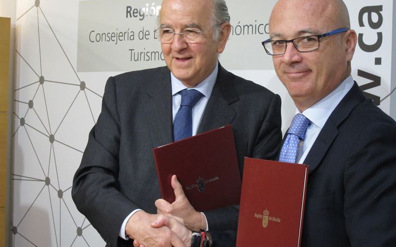 Un acuerdo entre la Comunidad y BMN permite por primera vez el anticipo de subvenciones a las empresas de la Región