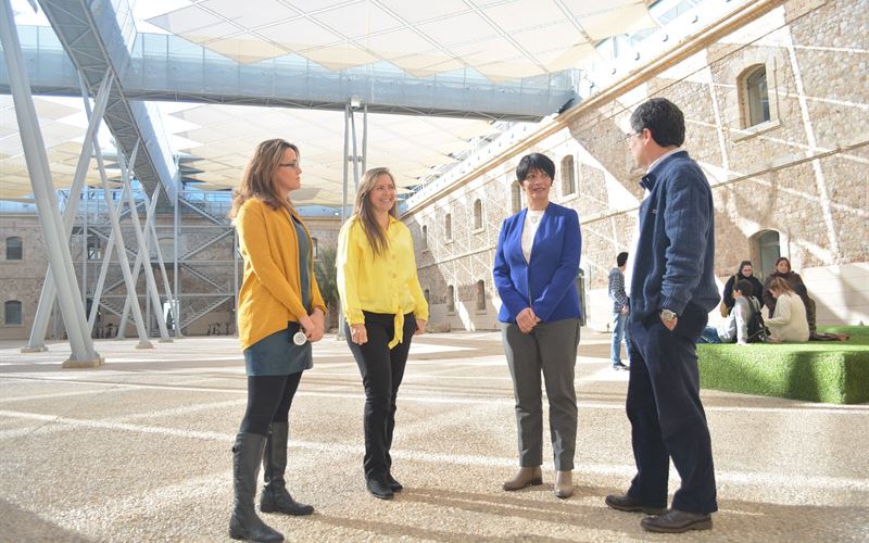 Las mujeres gerentes fomentan más el trabajo en equipo y la autonomía de los trabajadores