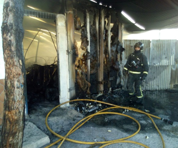 Un incendio calcina un salón de celebraciones en Las Torres de Cotillas