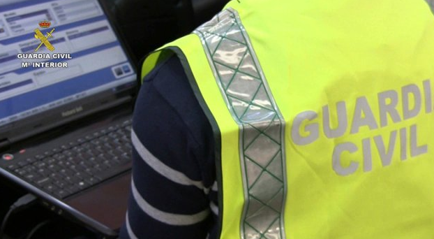 La Guardia Civil detiene a los dos presuntos autores de la sustracción de una tonelada de almendras