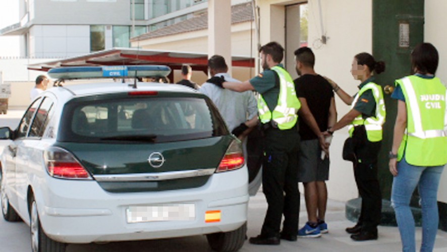 Detenidas tres personas en dos riñas tumultuarias con el empleo de armas blancas
