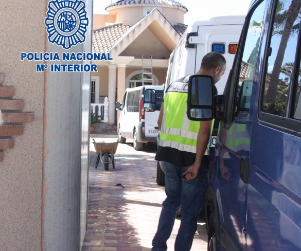 La Policía Nacional detiene a 13 personas por explotación sexual en un chalet de lujo de Molina