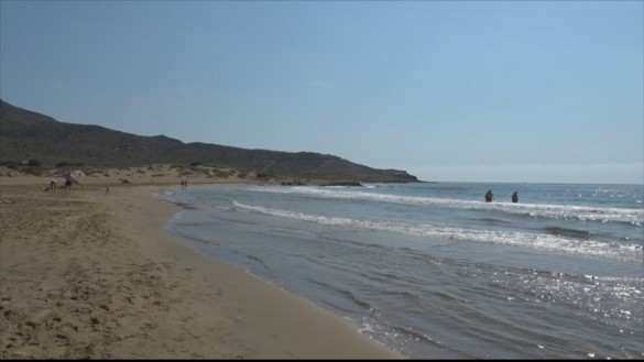 Calblanque, una playa libre de humos de coches y tabaco