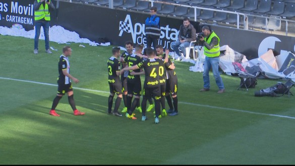 El Cartagena mantiene el ritmo en el sprint final por el liderato (1-0)