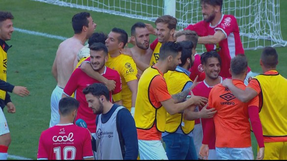 Espectacular remontada del Real Murcia ante el Extremadura (3-2)