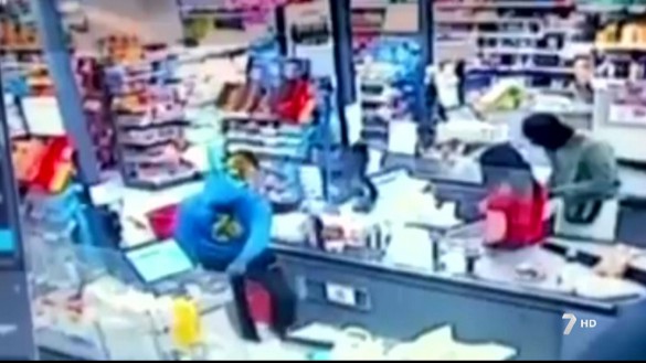 Atracan un supermercado en Murcia armados con pistola y cuchillo