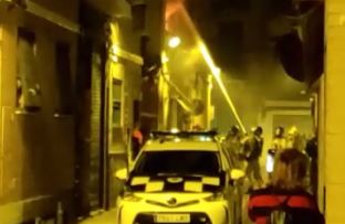 Los bomberos sofocan un incendio en una vivienda en El Carmen (Murcia)