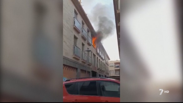 Aparatoso incendio en una vivienda del centro de San Javier